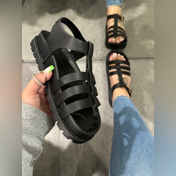 BAMBOO Shoes - BLACK OPEN TOE FISHERMAN PLATFORM LUG SOLE SANDALS